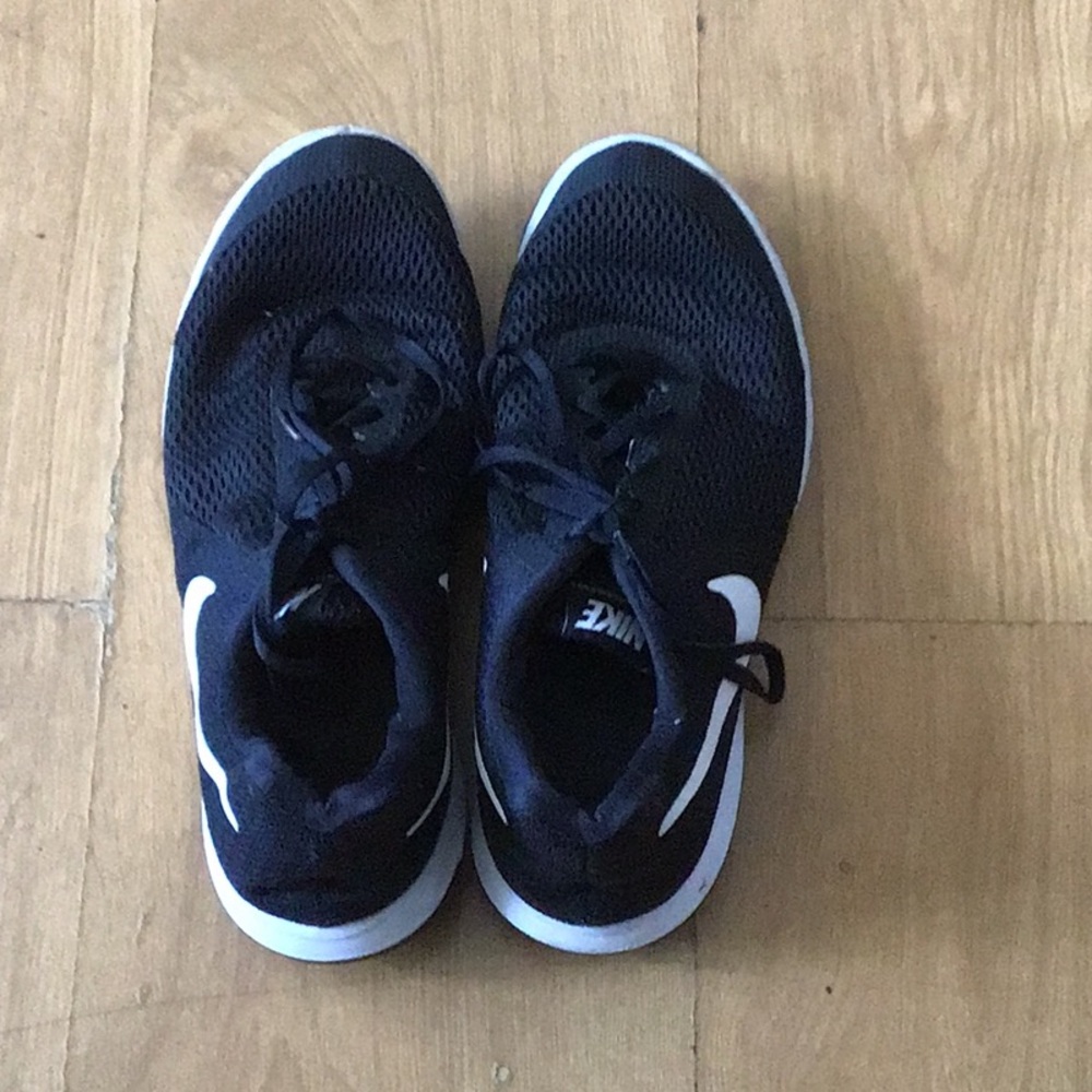 Nike black sneakers